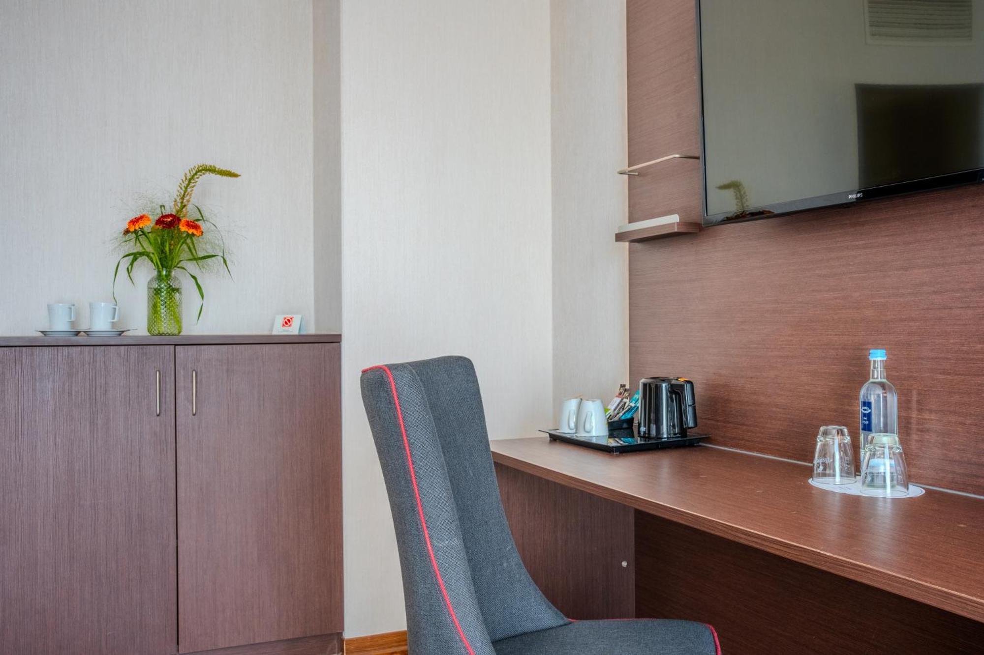 Airways Hotels Frankfurt Airport West Raunheim Exteriör bild