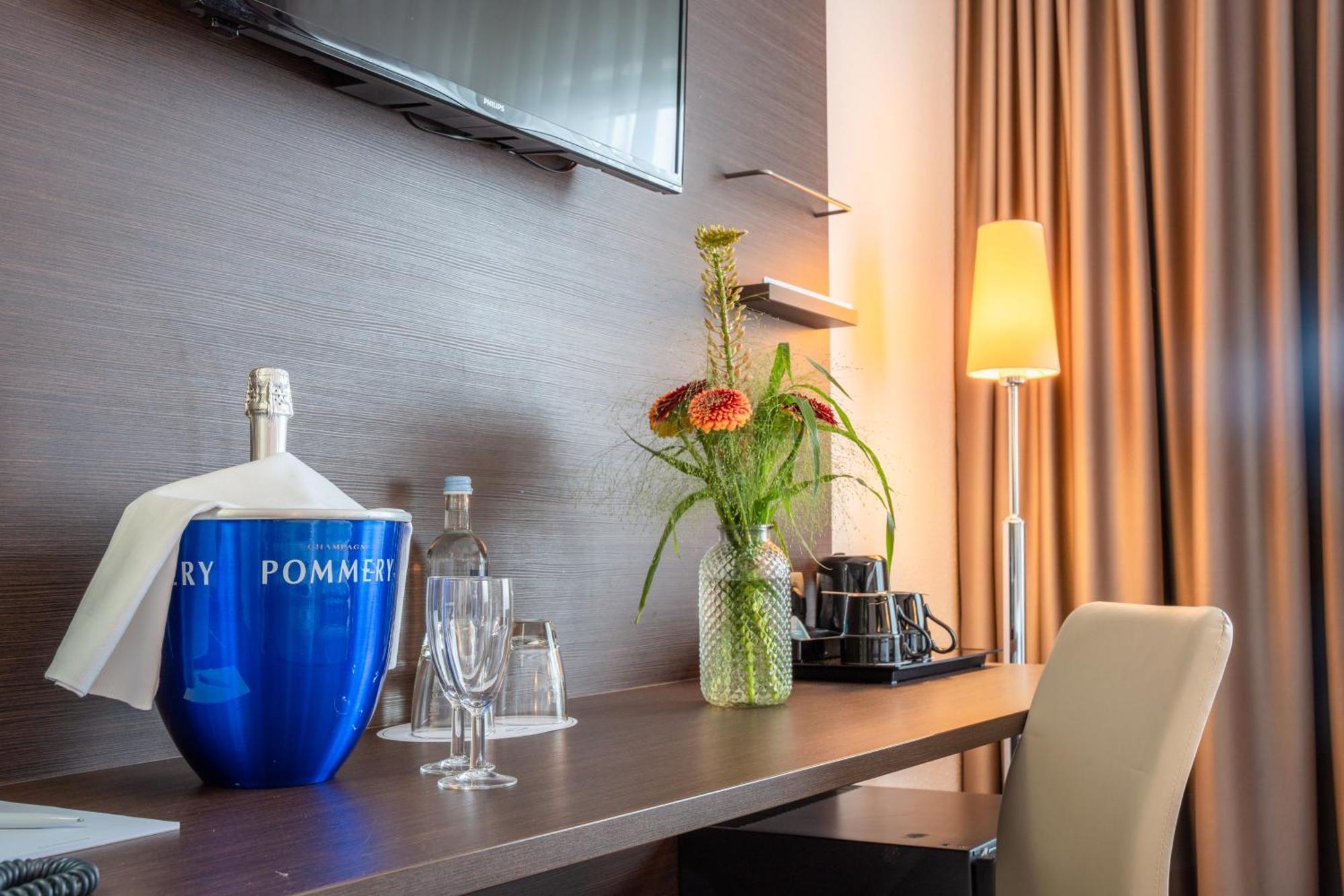 Airways Hotels Frankfurt Airport West Raunheim Exteriör bild